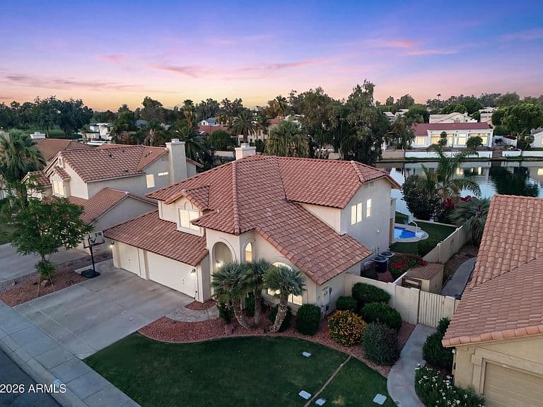 3821 S HAWTHORN Drive photo 2