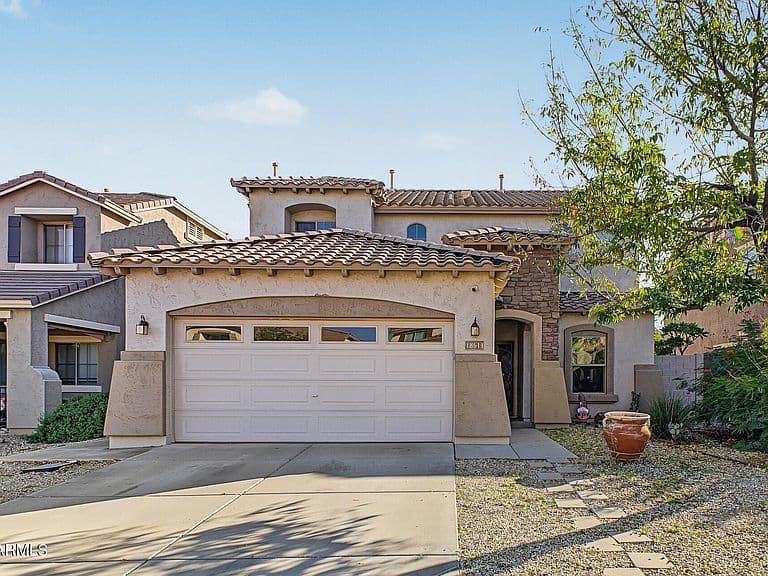 18611 W SUNNYSLOPE Lane photo 1
