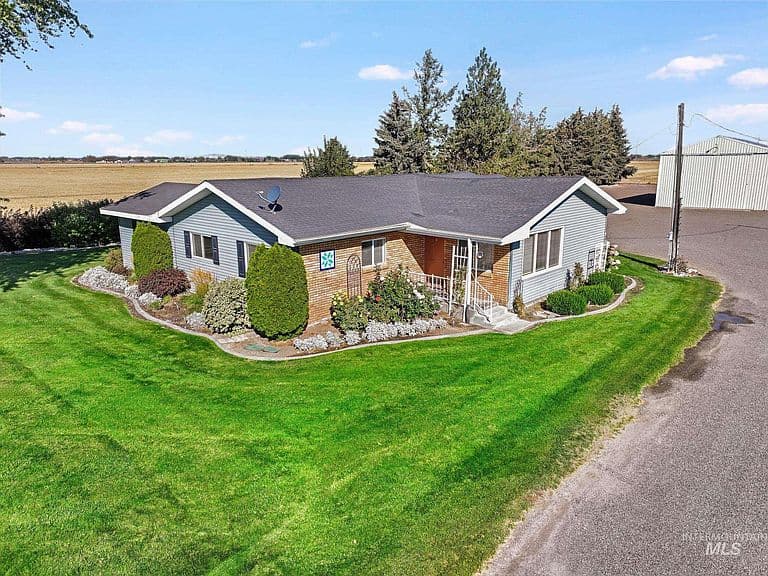 153 N Highway 24 photo 2