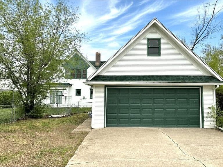 205 5th St N photo 4
