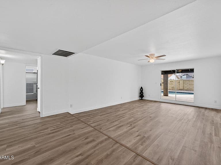 1103 W Mission Dr photo 2