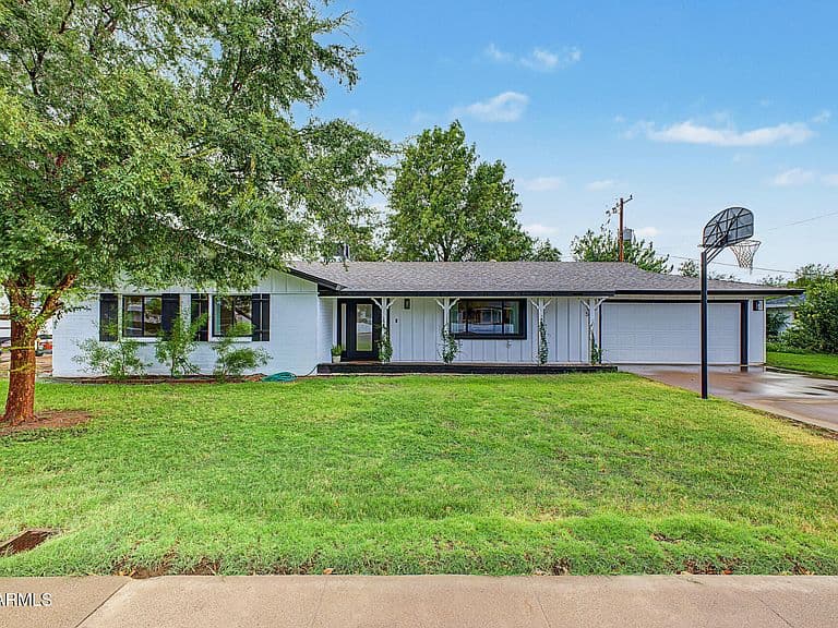 501 W DIANA Avenue photo 1