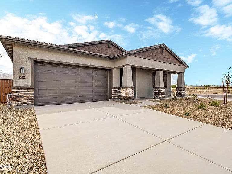 22227 W BLACKHAWK Drive photo 3