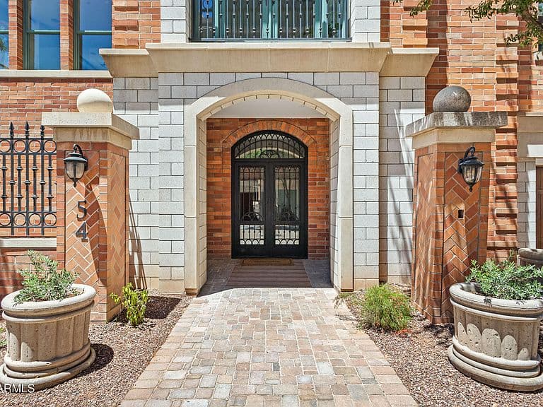 54 W PALM Lane photo 2