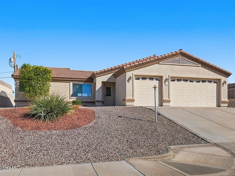 3061 Shoshone Dr photo 1