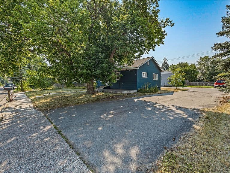 1021 Cooley St photo 4