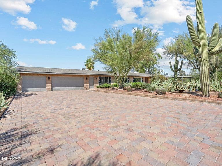 7031 N Donatello Pl photo 2