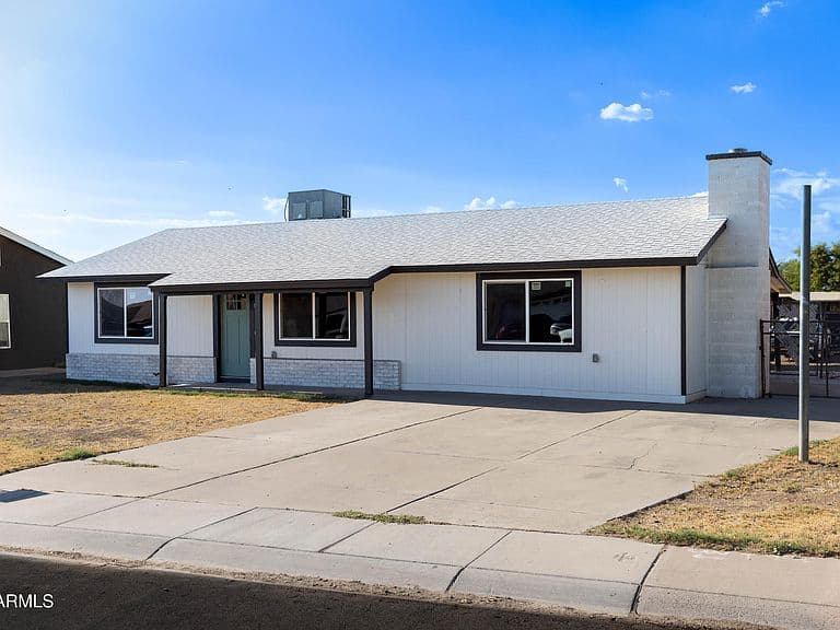 6320 W GARFIELD Street photo 2