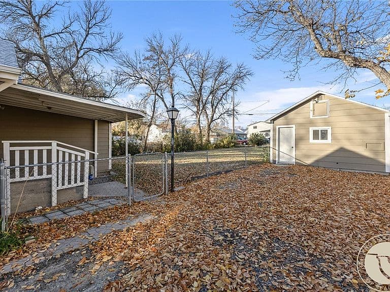 208 Woodland Ave photo 3