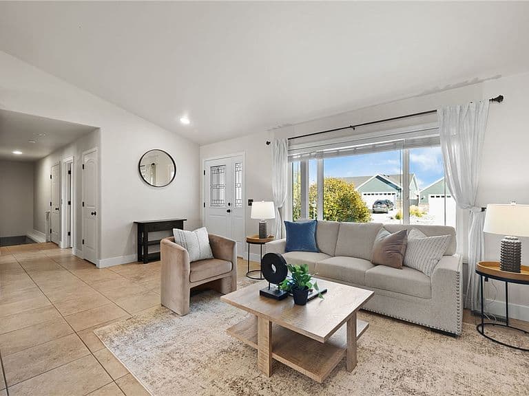 124 Feldspar Way photo 5