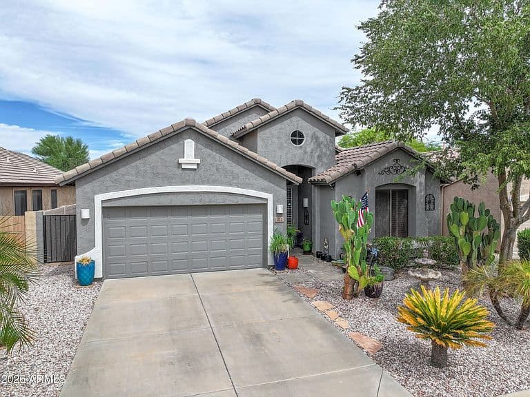 212 E CANARY Court photo 1