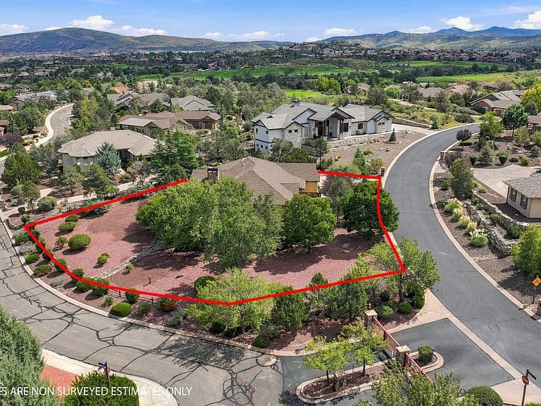 899 Northridge Dr photo 4