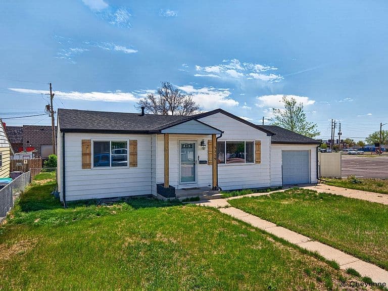 3319 Birch Pl photo 1