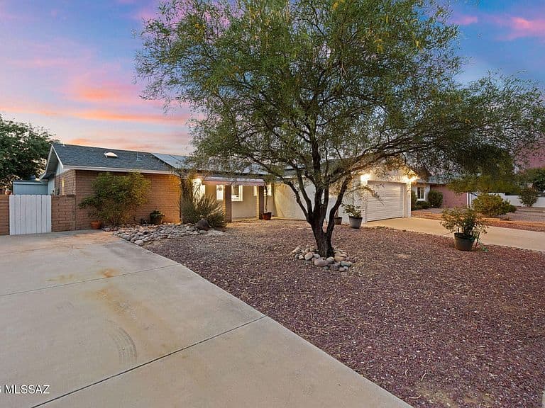 6969 N Northlight Dr photo 2