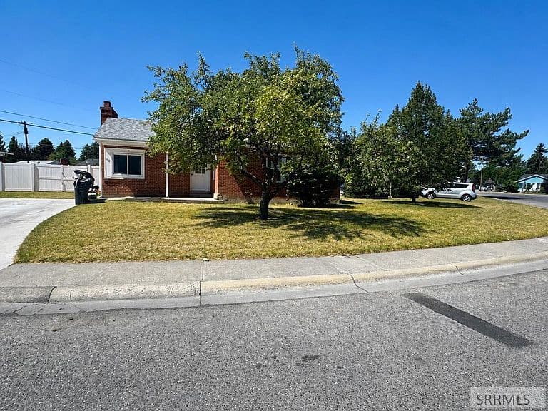 108 Horrocks Dr photo 5