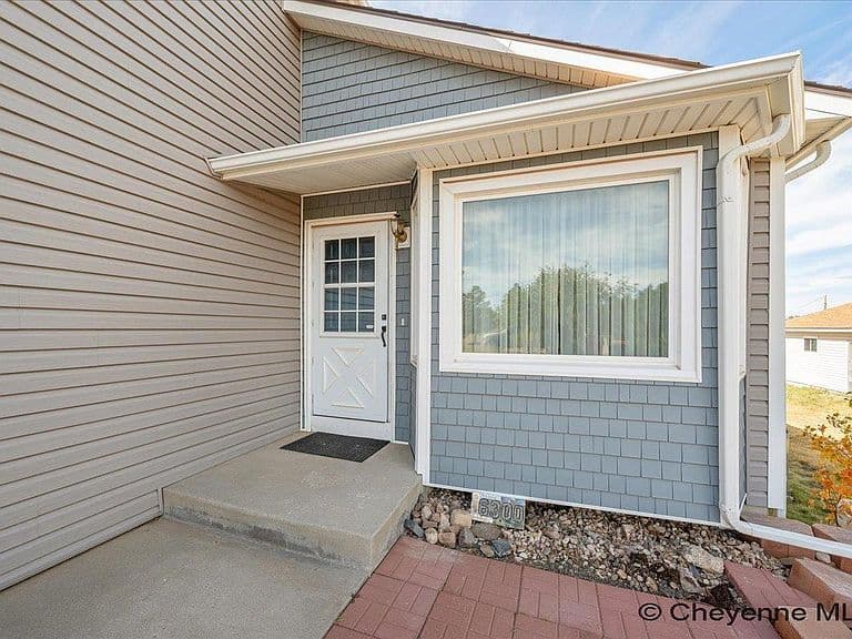 6300 Green Meadow Dr photo 3