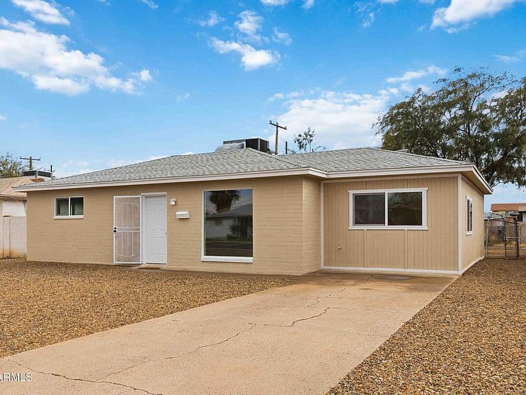 3001 W Loma Ln photo 4