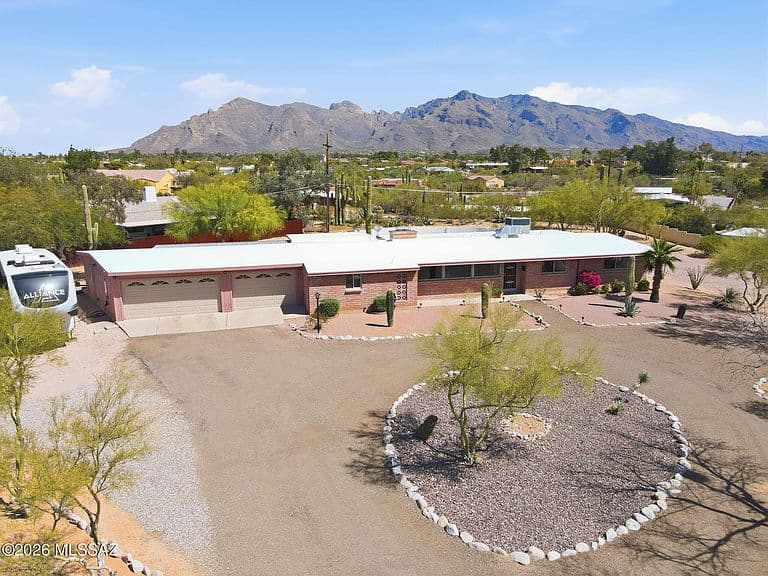 900 W Las Palmas Dr photo 2