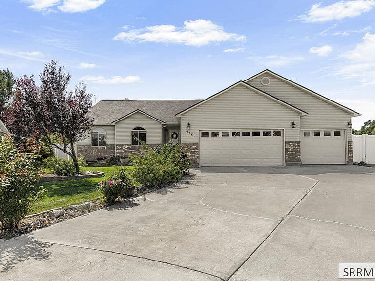 655 W Dove Cir photo 1