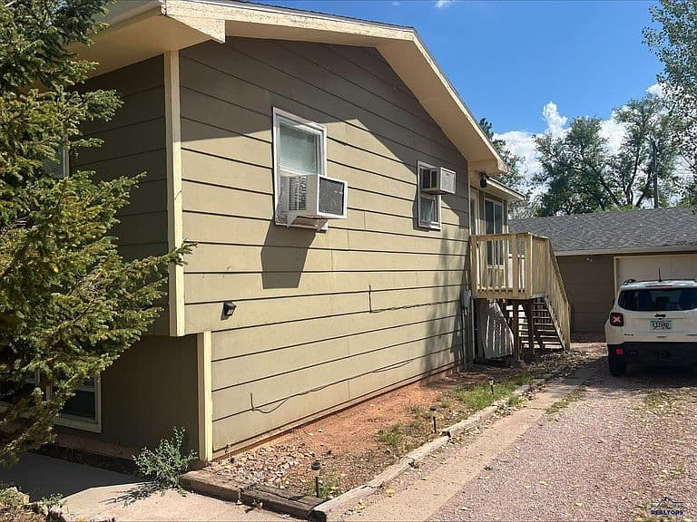 2305 Lincoln Ave photo 2