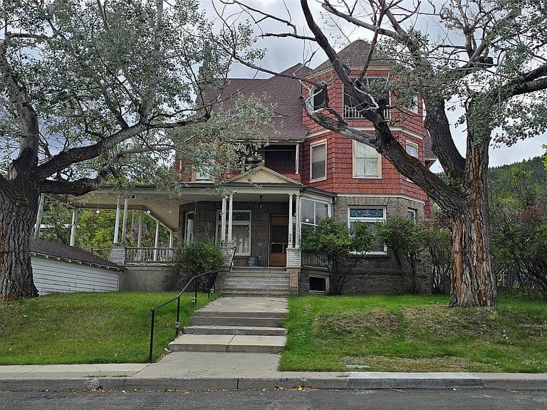 909 Flowerree St photo 1