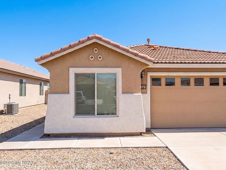 173 Balfour Pl photo 2