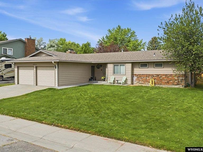 2012 Nottingham Dr photo 3