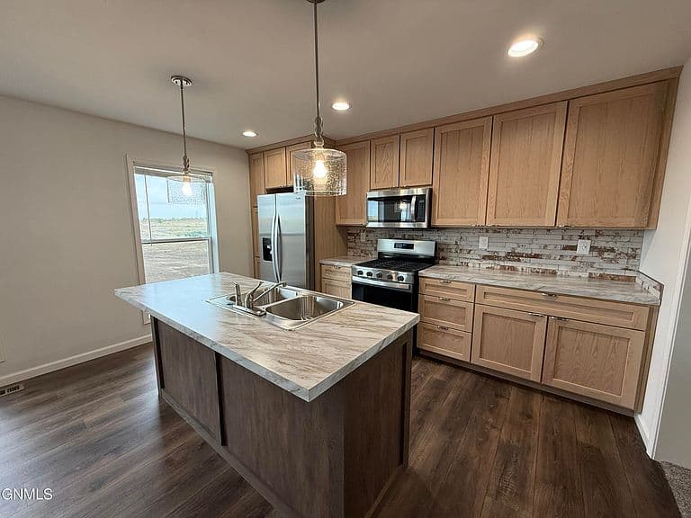 13086 Sandy St photo 3