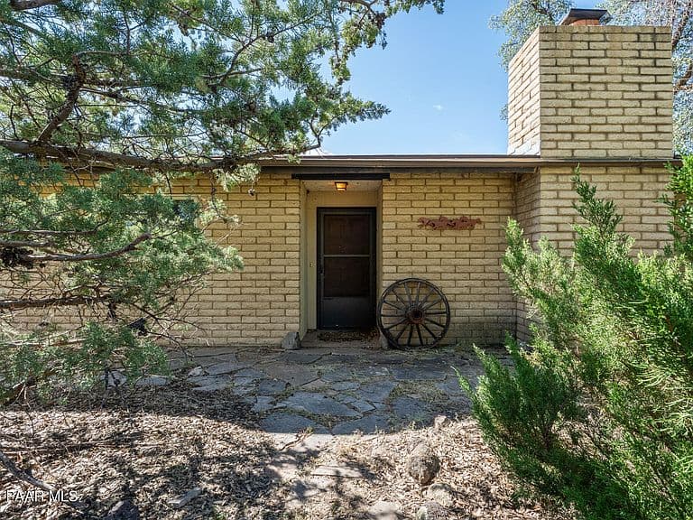 1435 W Oneal Rd photo 2