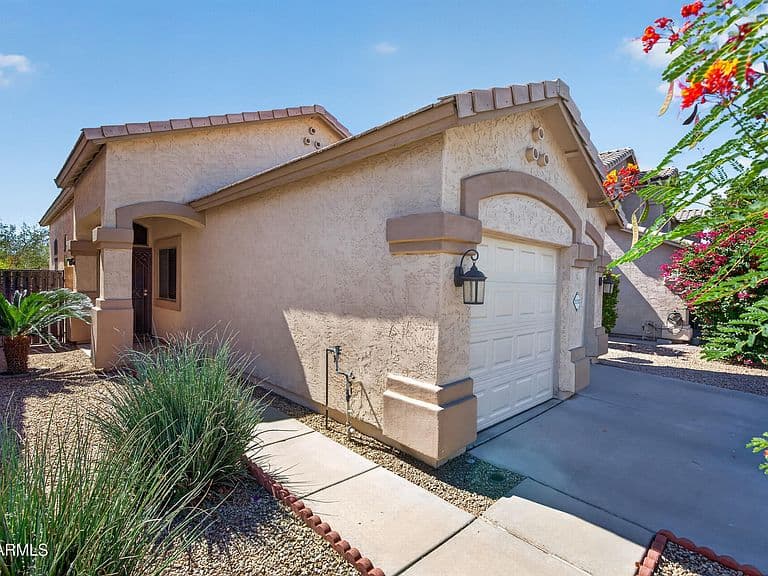 10133 E CARMEL Circle photo 4