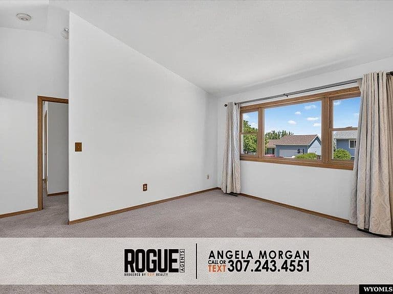 3018 Pheasant Dr photo 5