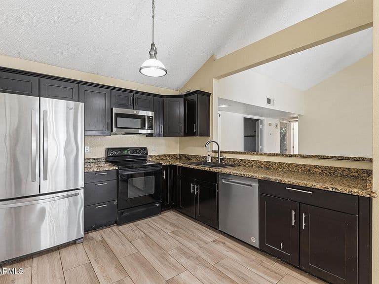 5239 W Voltaire Drive photo 4