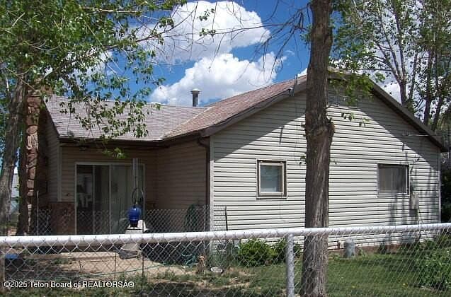 263 S Oak St photo 2