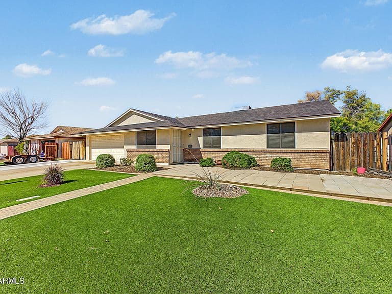 1618 W NOPAL Drive photo 2