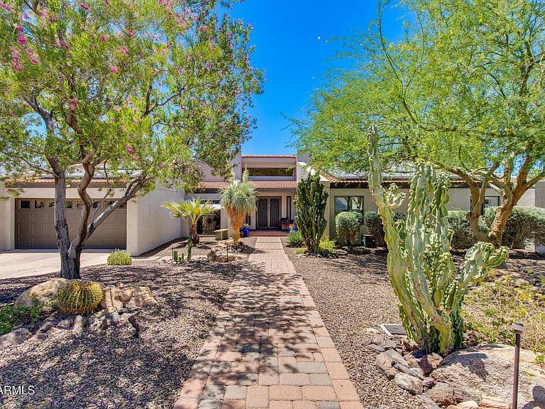 925 E WALTANN Lane photo 3