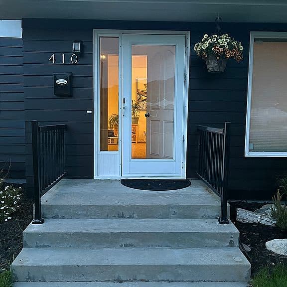410 Fairview Ave photo 2