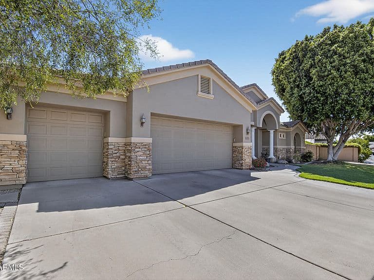 1333 N CLIFFSIDE Drive photo 4