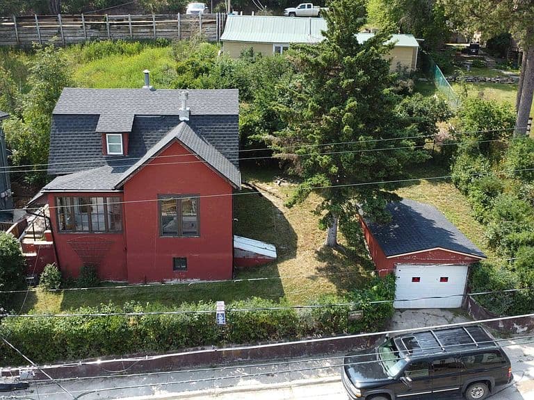 325 W Addie St photo 2