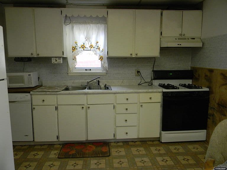 307 Diamondville Ave photo 4