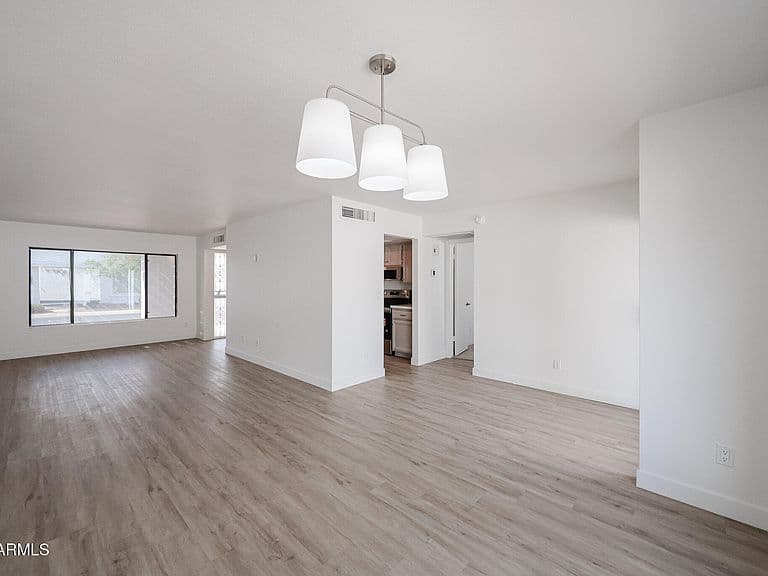 1014 E VILLA MARIA Drive photo 4