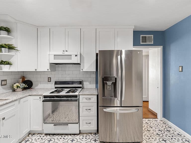 1306 W CLARENDON Avenue photo 3
