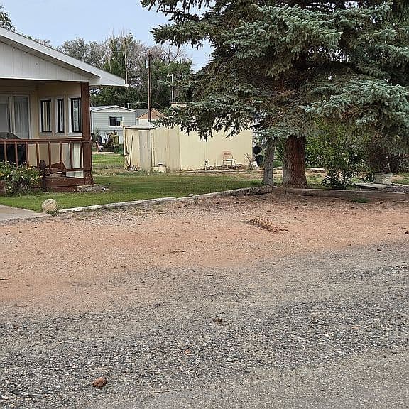 224 1st Ave E photo 3
