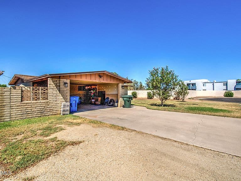 4738 N 40TH Drive photo 4
