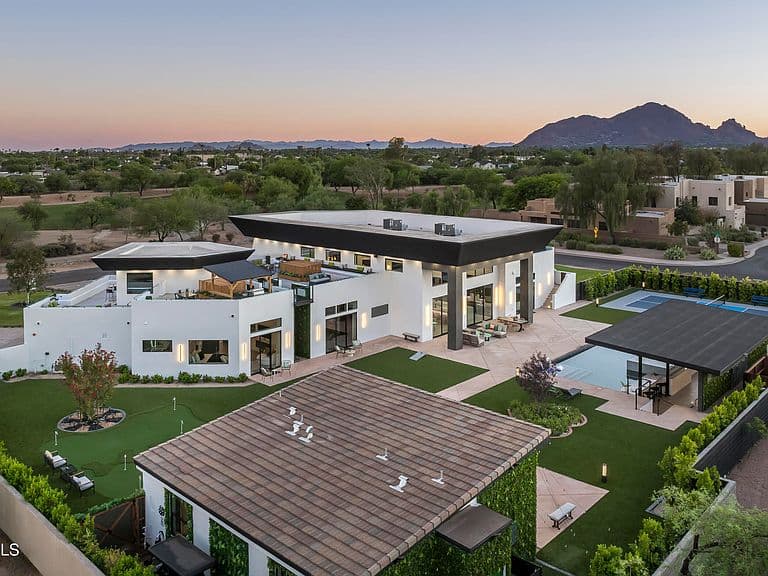 8402 E CACTUS WREN Road photo 4