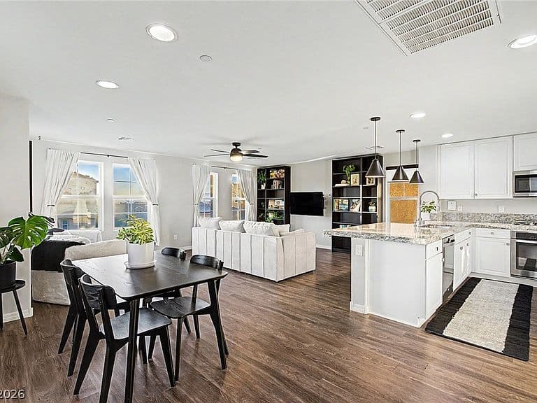 374 Gracious Way photo 5