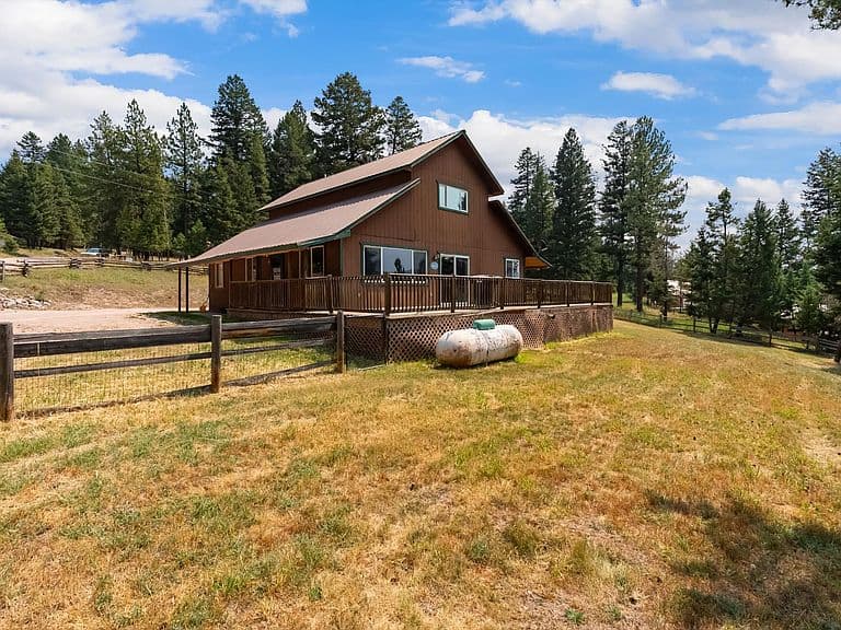 369 Cedar Ln photo 3