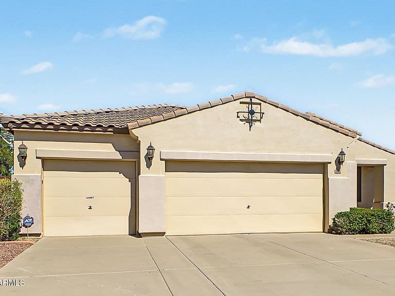 2498 E ERIE Court photo 5