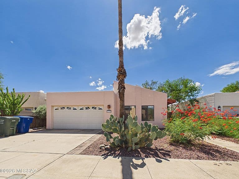 9130 E Calle Maria photo 2