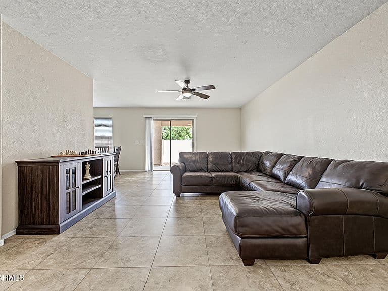 1124 W BURGESS Lane photo 4