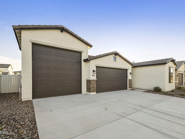 4933 W CAPISTRANO Avenue photo 2